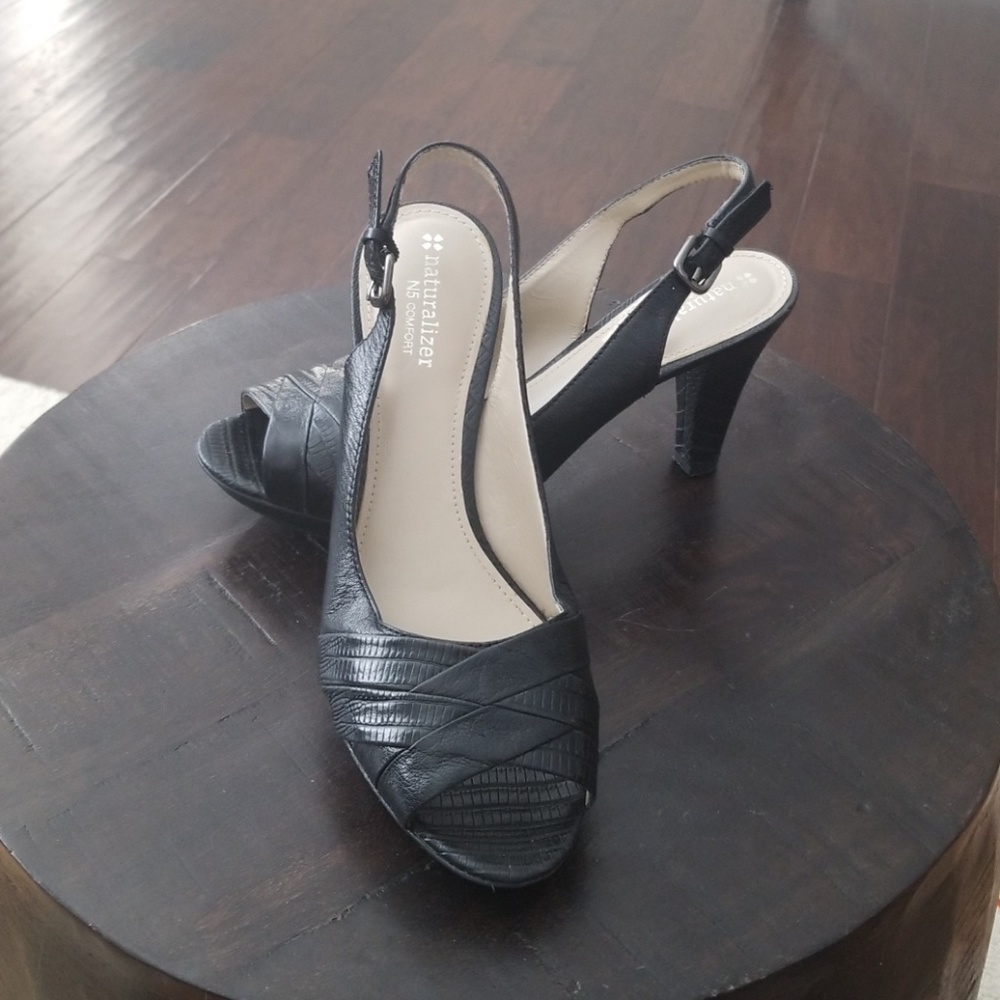 Naturalizer pumps